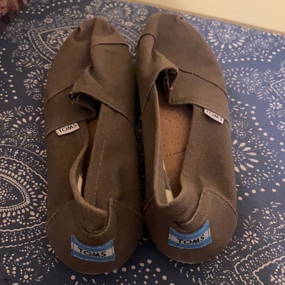 Toms - Picture 2 of 6